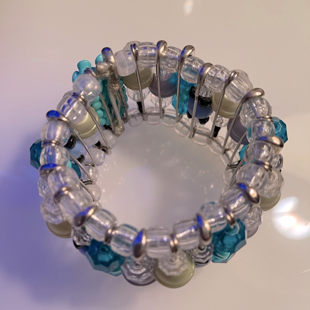Women’s Safety Pin Beaded Bracelets - Picture 14 of 14